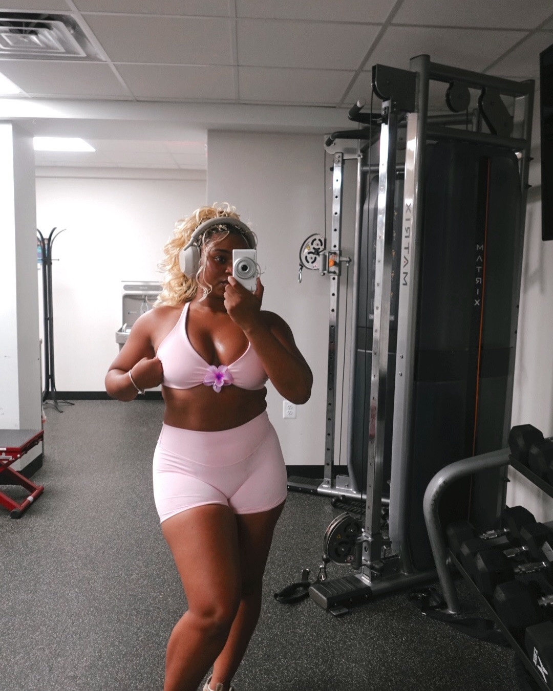 Nothing makes me more motivated than a cute pink set 💕 @fabletics #FableticsPartner visit fabletics.com/partner (linked) to access your VIP offer for a membership 

Workout set, baby pink workout set, pink sports bra and shorts