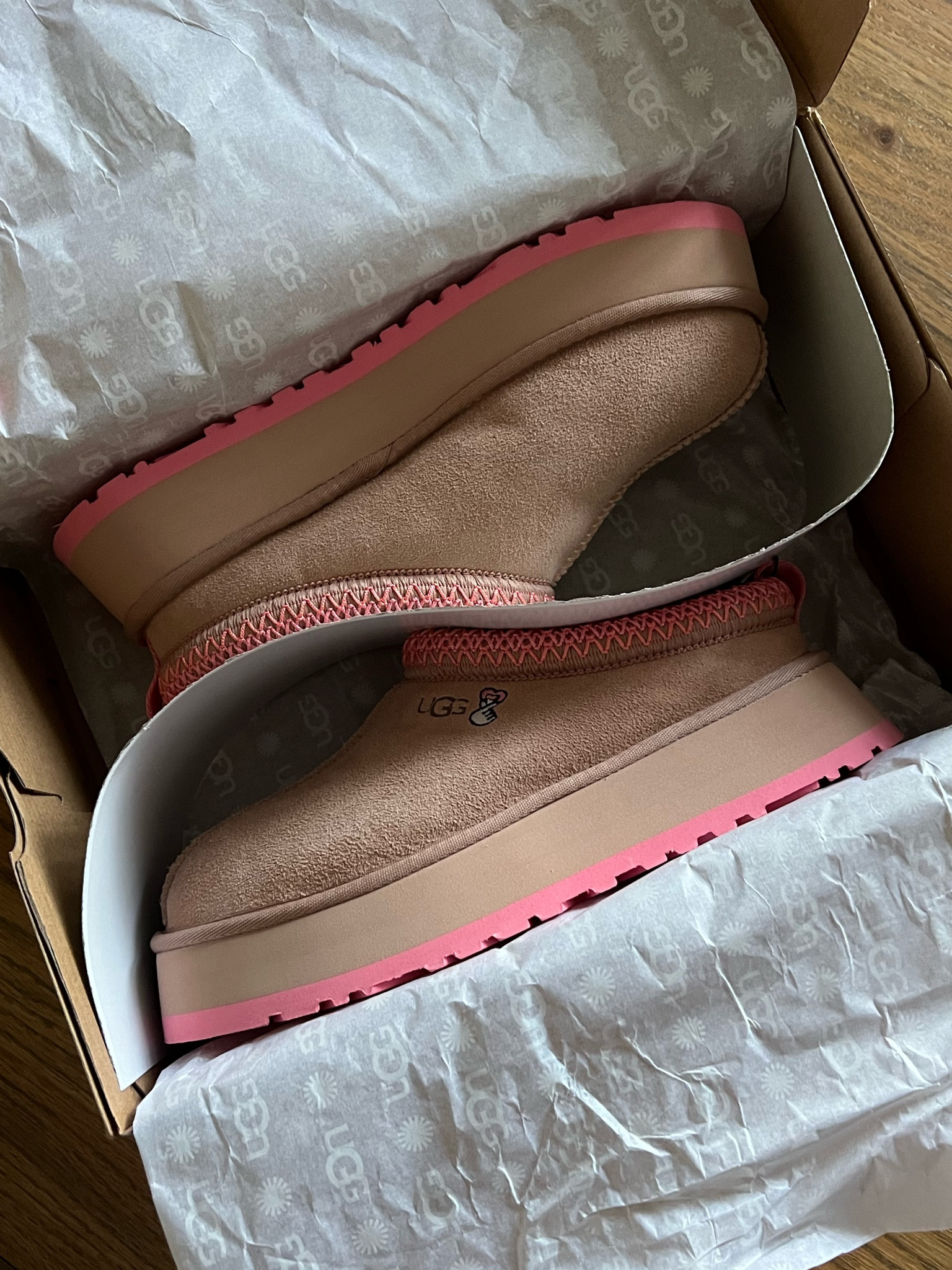 Big time obsessed with these limited edition Valentine Tazz Ugg slippers 💗

#LTKFamily #LTKSeasonal #LTKGiftGuide