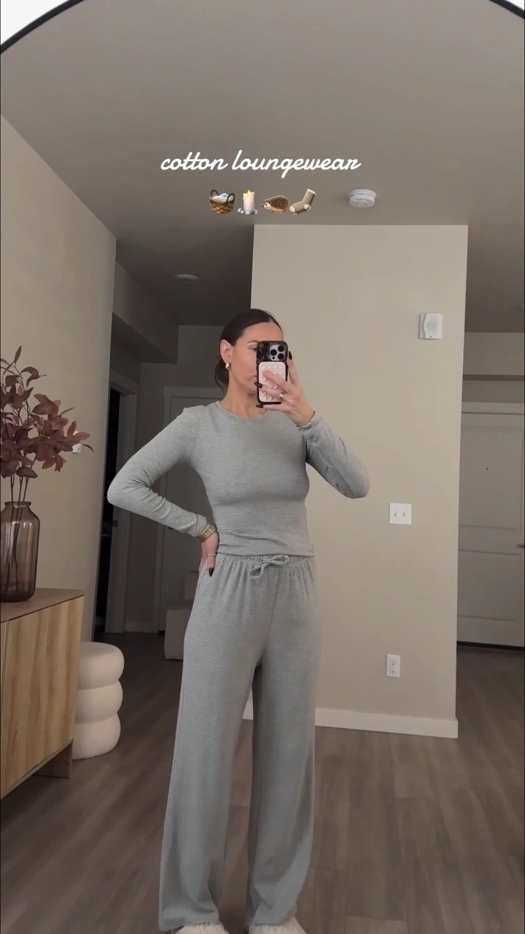 95%cotton.  soft. wide leg palazzo pants. fitte long sleeve shirt.  fremd soft and soooo cozy!!
#loungewear #chyrii