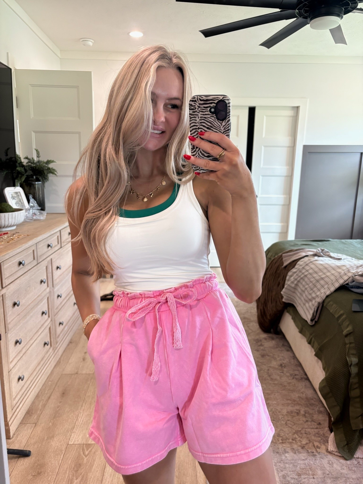 Mamas that like longer shorts that are still cute!! These are for you!! Almost sold out, so grab before they’re gone!

#LTKootd