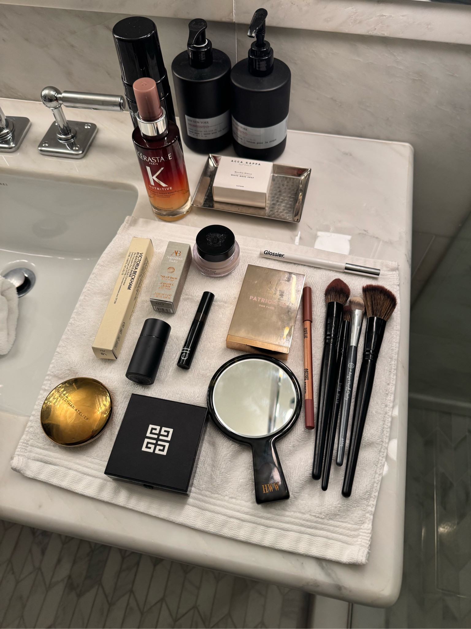 Over the past year, I’ve got majorly into beauty, so linking some current faves! 

#LTKHoliday #LTKGiftGuide #LTKBeauty