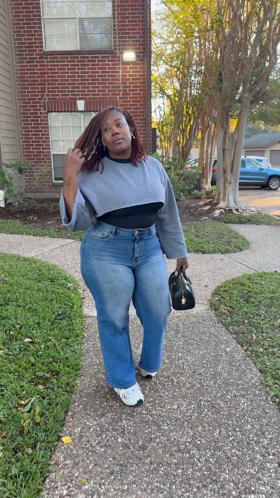 Today’s look gave soft casual with a little sparkle on the feet 👖✨  
These Blue Moment high rise wide leg jeans fit so good and the wash is perfect for fall. I styled them with my custom Sparkle Affair New Balance sneakers and let Nas The Stylist pull the whole look together.

Everything I’m wearing is linked here on LTK for easy shopping.

#LTKootd #LTKPlusSize #LTKgrwm