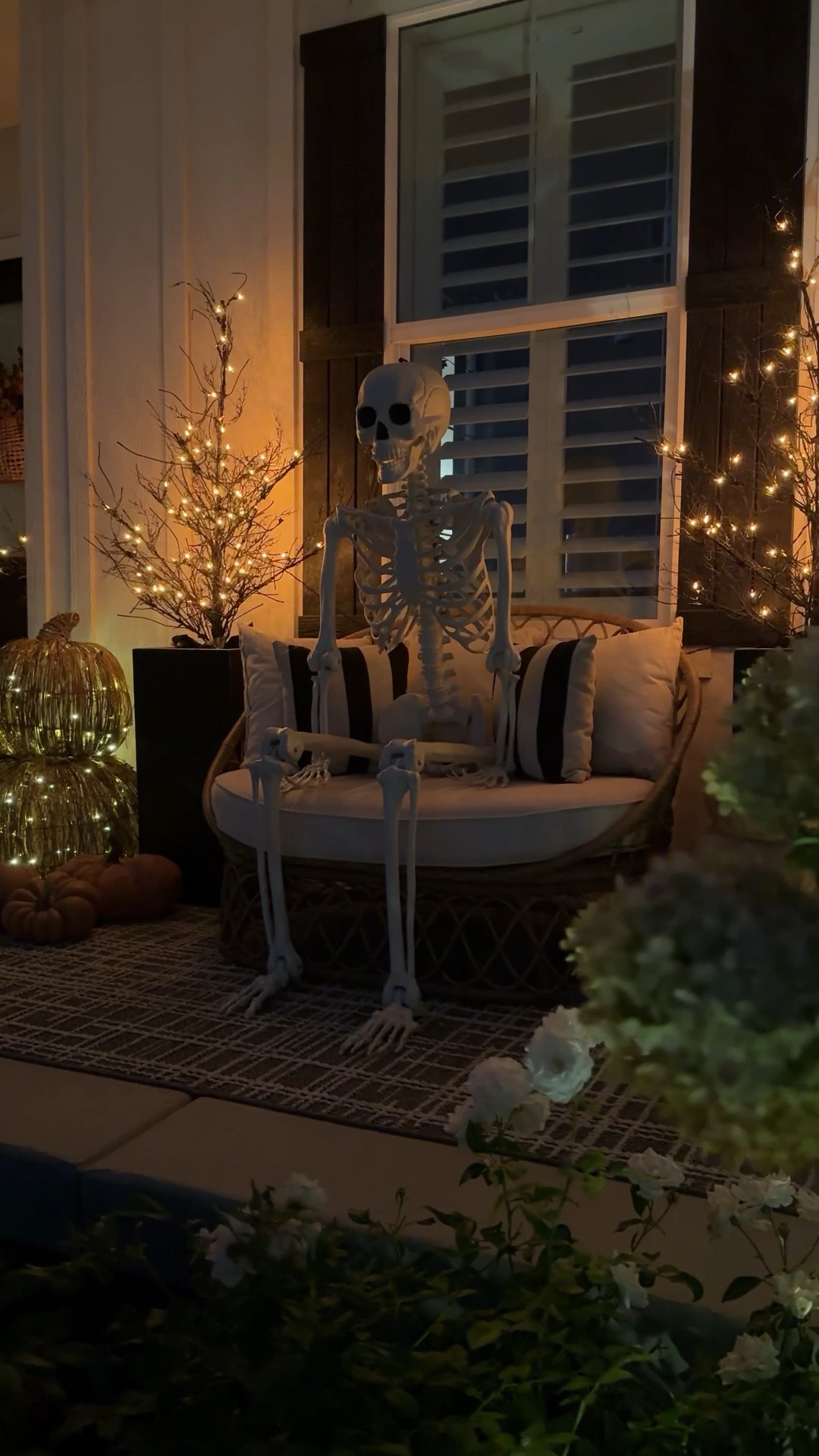 Halloween front porch decor 

#LTKHome #LTKVideo #LTKHalloween