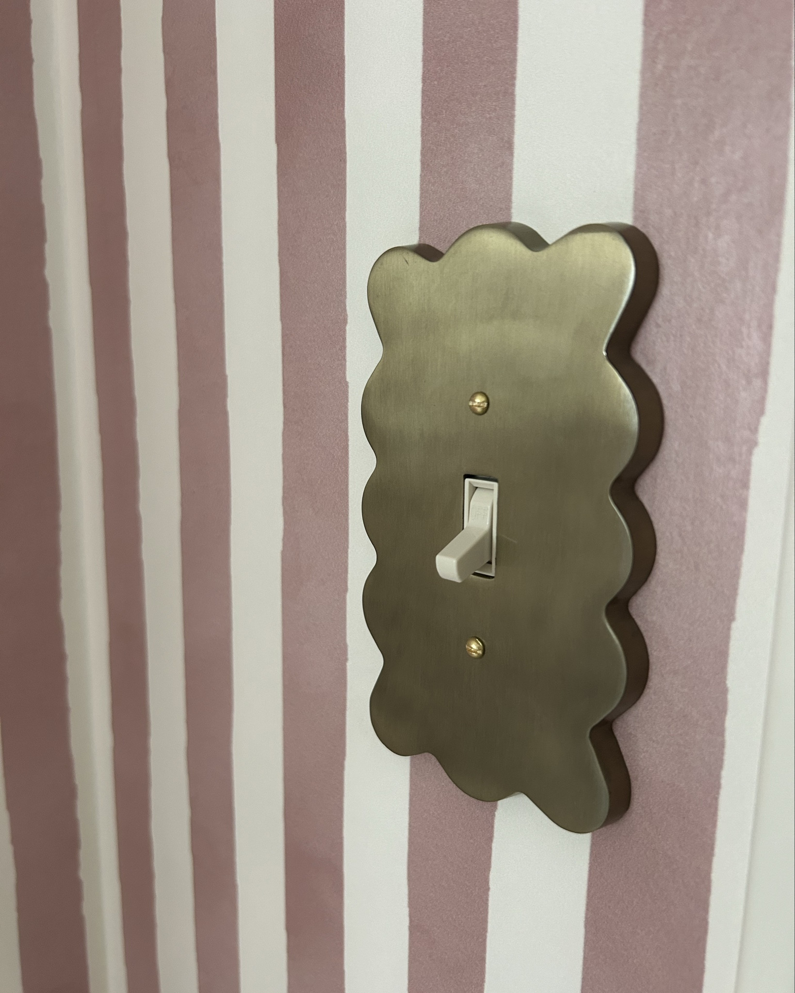 Loving these fun light switch and outlet covers from Anthropologie!

Brass cover
Wiggle cover
Blush
Wallpaper
Lulu and georgia 
Stripes
Bedroom
Tween room

#liketkit
@liketk.it

#LTKFindsUnder50 #LTKKids #LTKHome