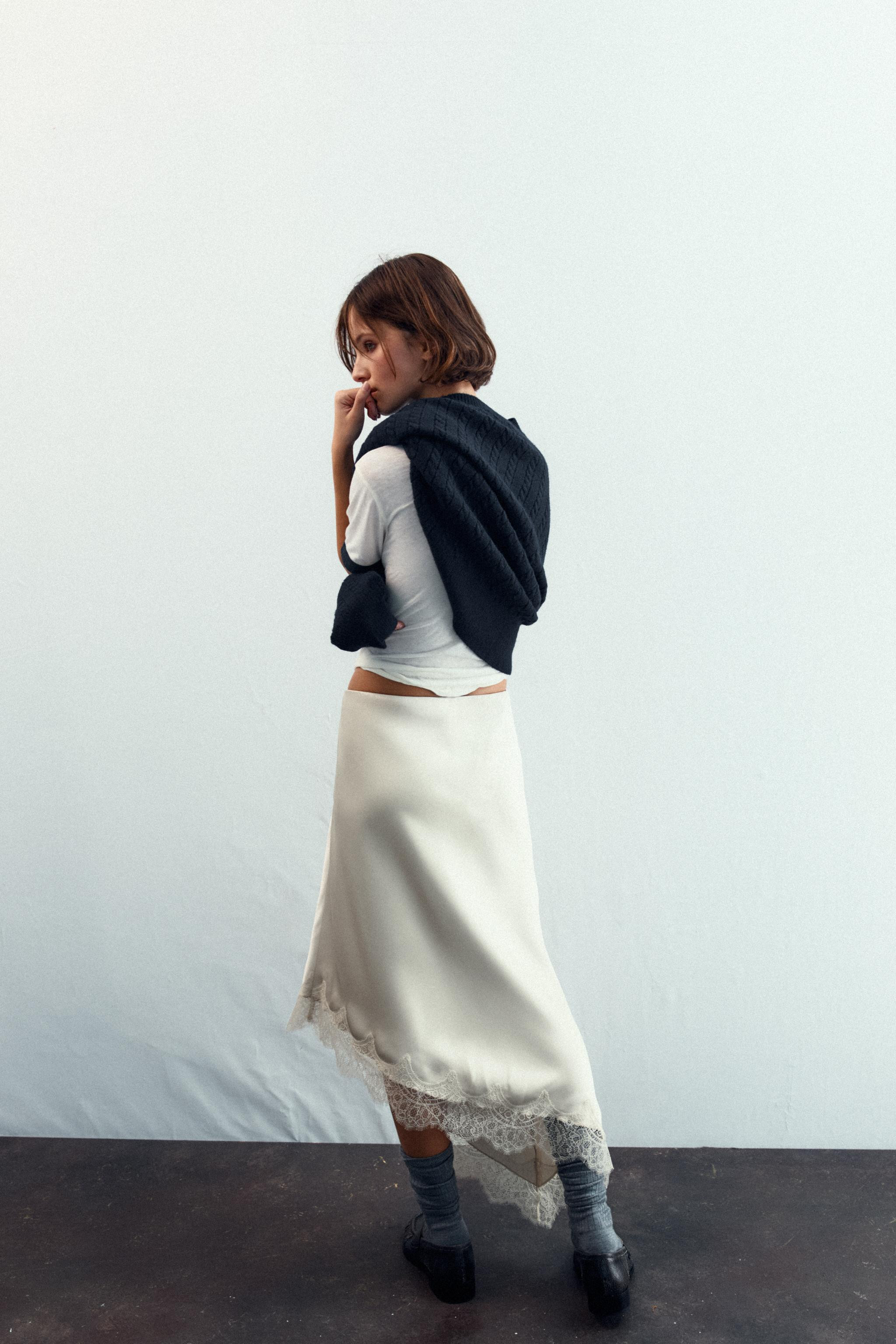 Skirt made in satin fabric. Mid-rise with concealed side zip fastening in the seam. Asymmetric he... | Zara UK