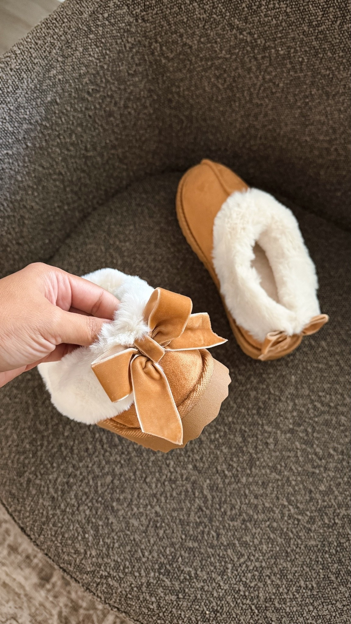 The cutest Ugg inspired booties for the girls 🍂🤎 it’s the bows for me 🥲 come in toddler to big girls!

#boots #slippers #bows #girlsshoes #girlsfallshoes #girlsuggs #girlsbooties #toddlershoes #walmart #walmartfind

#LTKKids #LTKmomlife #LTKSeasonal