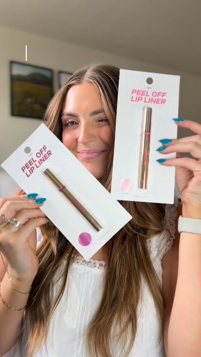 Dare I say my new favorite makeup product now?! ⭐️💄 
•
•
•
#viral #newmakeup #fyp #lipstain #trending