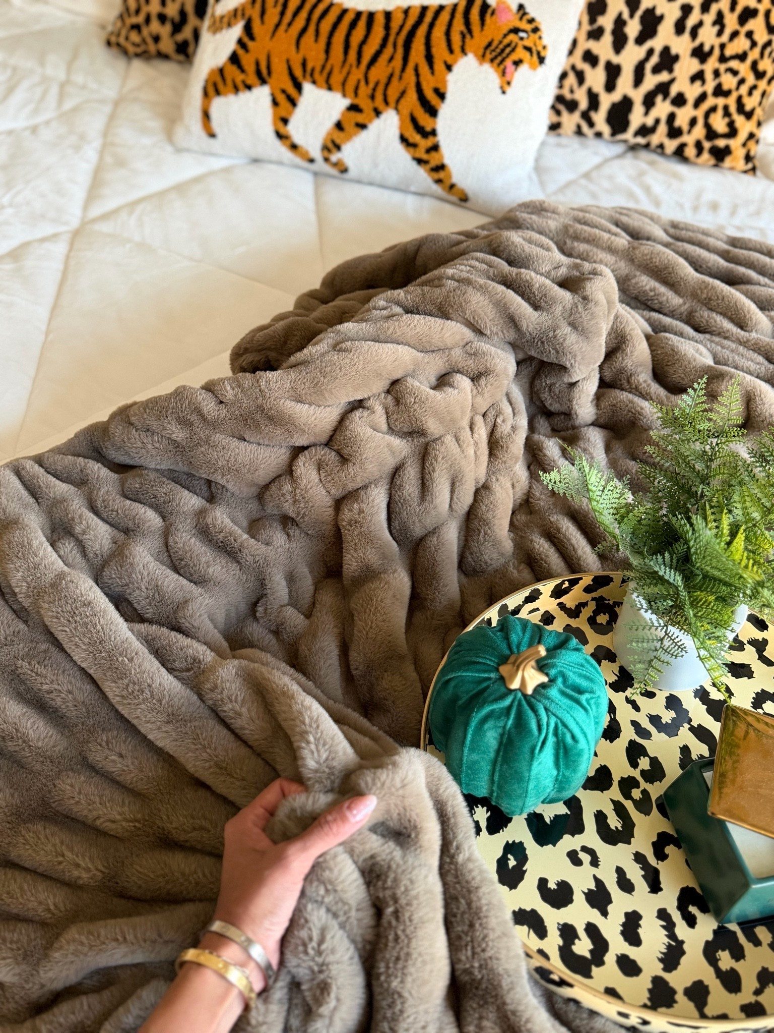 Lola blankets
Color is desert dune
Discount code sonika35 to save sitewide

#LTKHome #LTKSaleAlert #LTKSeasonal