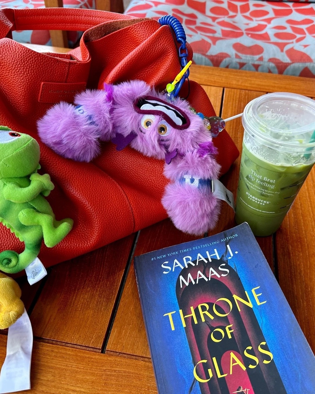 Reading time #books #fantasy #fantasybooks #tog #throneofglass 