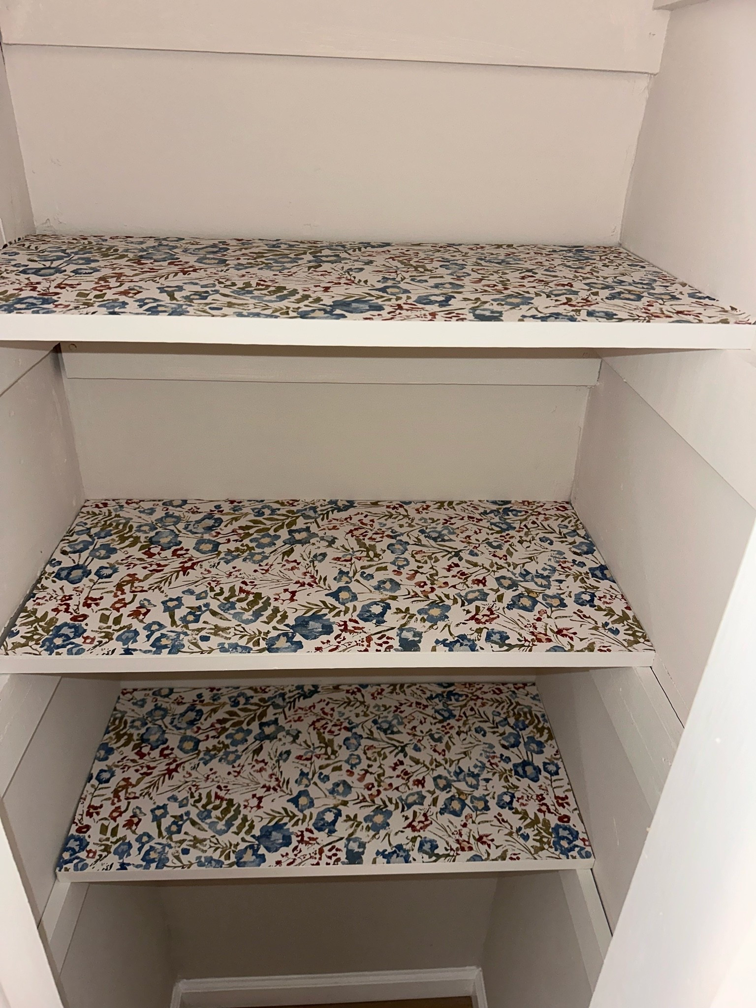 Closet refresh, but make it pretty 💙🌸

Added this floral peel & stick wallpaper to my shelves and I’m OBSESSED with how it turned out 😍 Such an easy way to elevate a small space and make it feel custom without a full renovation.

✔️ Budget-friendly upgrade
✔️ Renter-safe & removable
✔️ Perfect for shelves, cabinets & more

Sometimes it’s the little details that make the biggest impact ✨ Linking this wallpaper for you!#AmazonFinds #ClosetMakeover #PeelAndStickWallpaper #HomeRefresh #RentalFriendly

#LTKHome