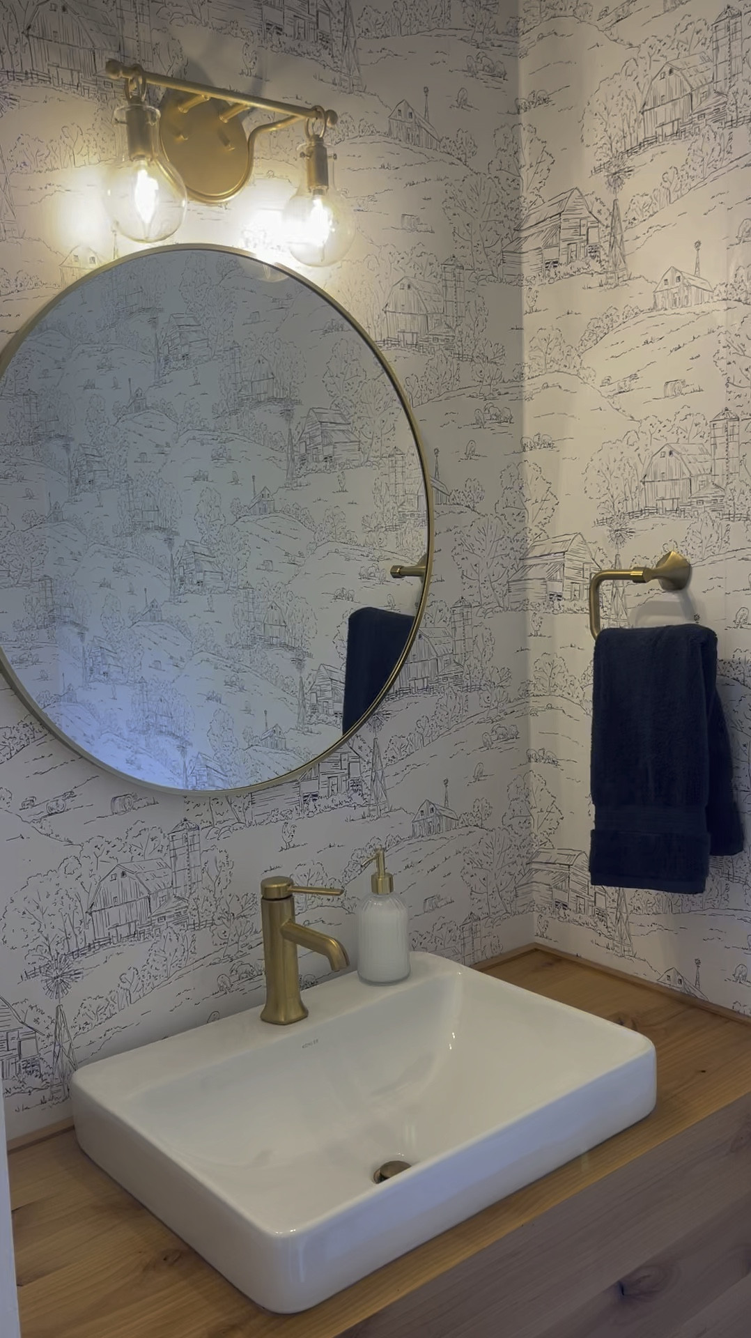 The perfect Barndominium Bathroom = Barn Wallpaper! 

Barns, Barn Wallpaper, Farmhouse, Bathroom, Home Decor 

#LTKfindsunder100 #LTKhome #LTKVideo