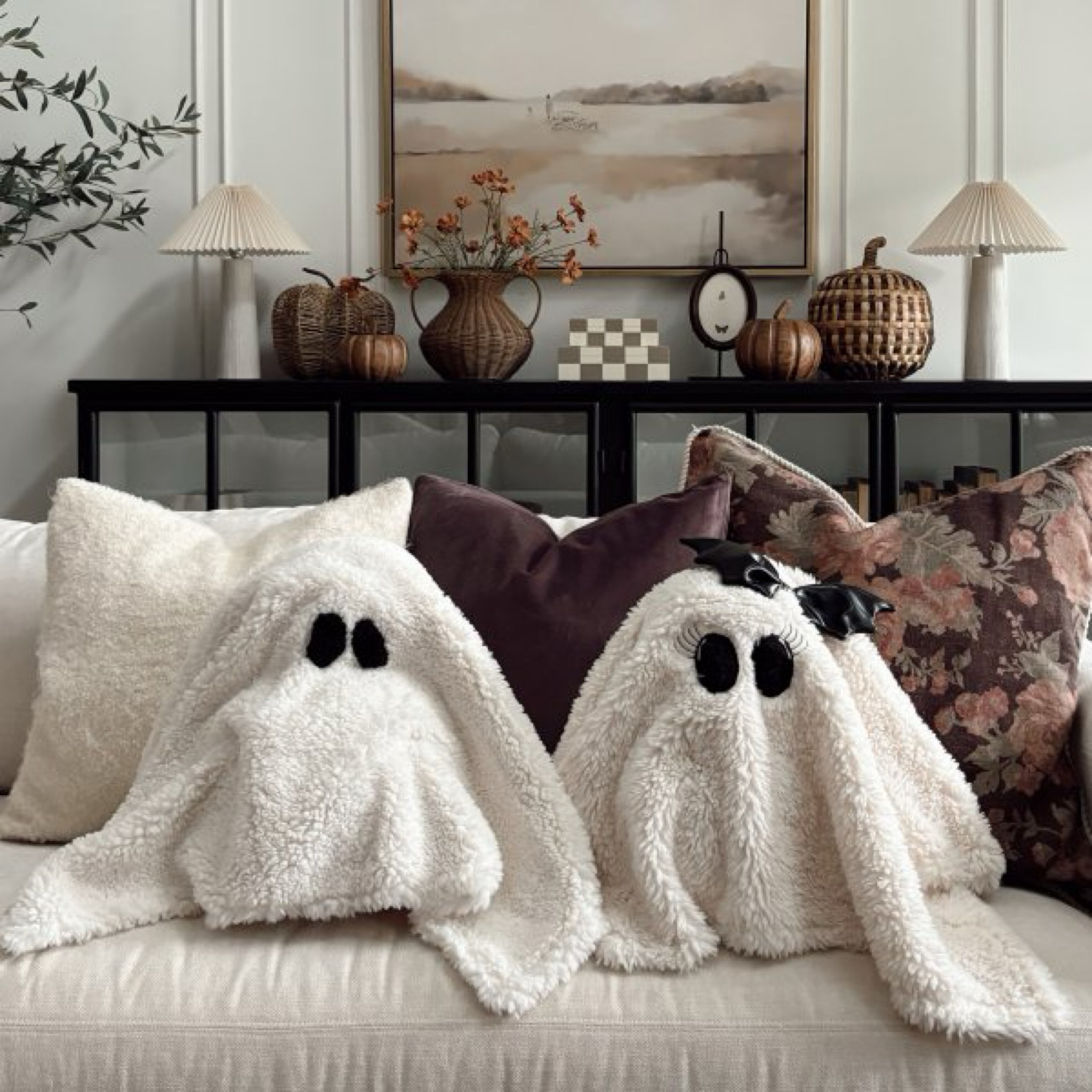 Plush Sherpa Ghosts

#LTKSeasonal #LTKHome
