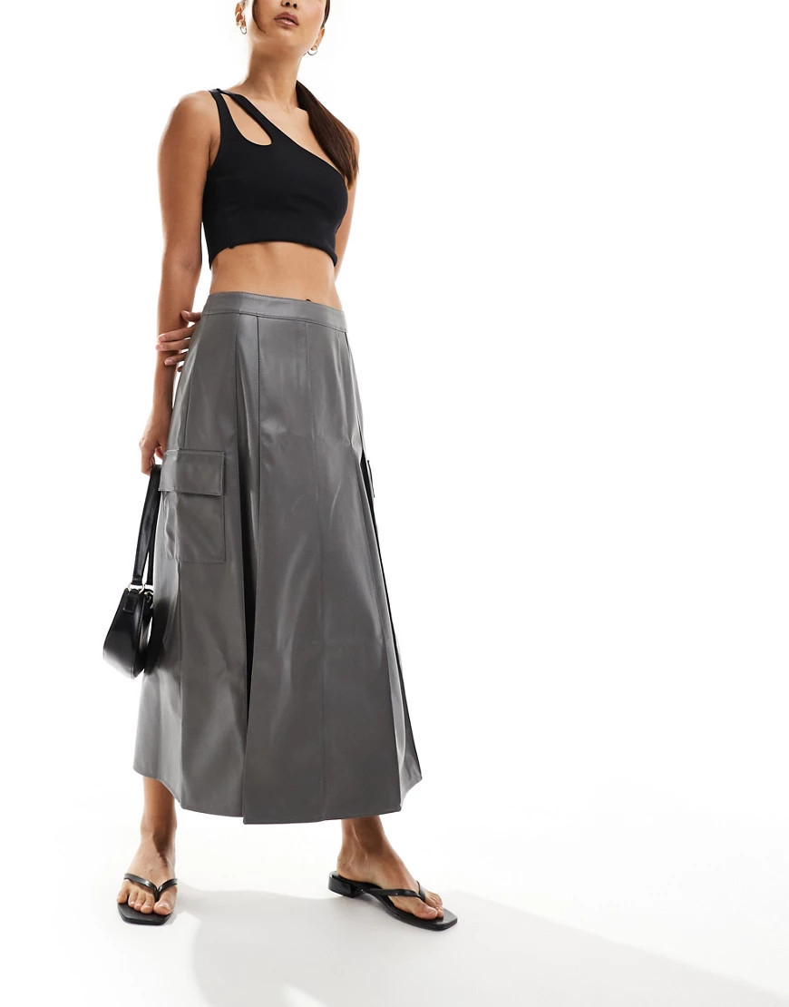 ASOS DESIGN faux leather pocket detail pleated midi skirt in grey-Blue | ASOS (Global)