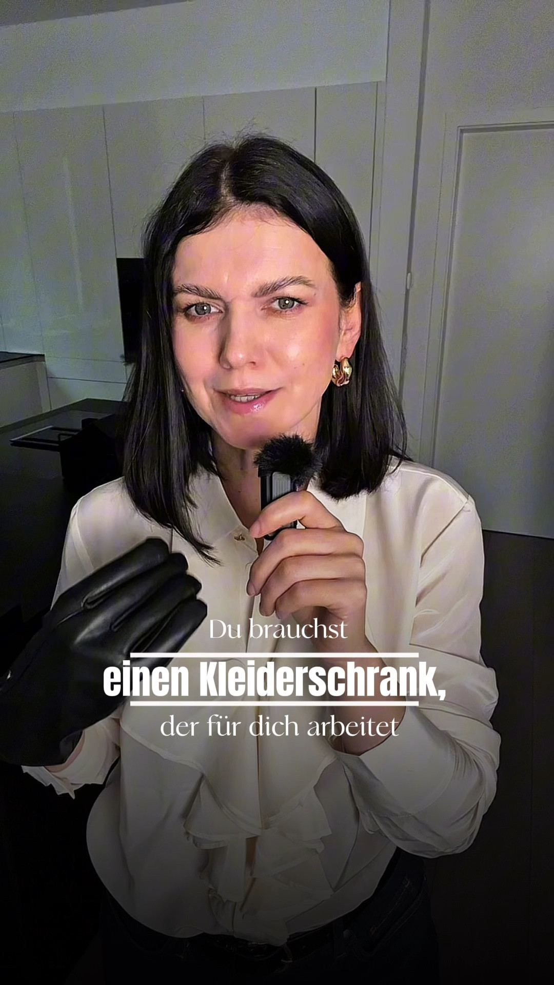 Du brauchst ein System – keinen vollen Kleiderschrank. Das nennt sich capsule wardrobe. Wenige Teile, viele Outfits. Alles unter einander kombinierbar. 

#LTKeurope #LTKwinter #LTKdeutschland