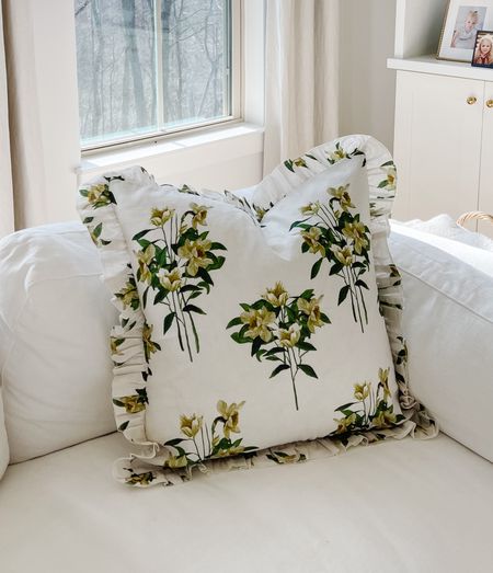 The prettiest floral pillows - English countryside style, Nancy Meyers inspired home 

#LTKhome