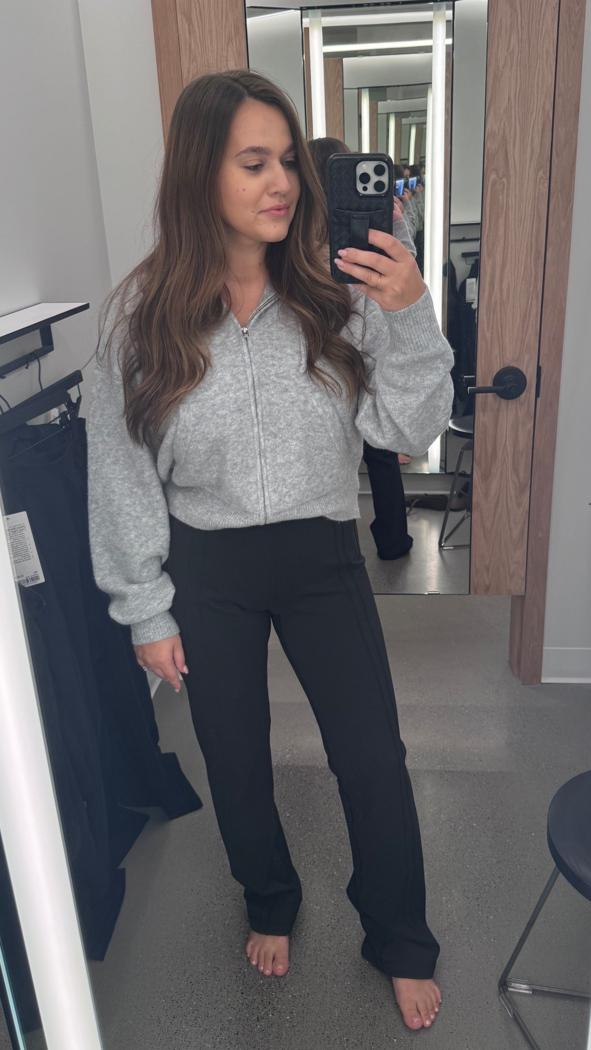 Tried on these comfy pants. 🤎 could be dressed up or worn sporty. Wearing XXS. They run big. 