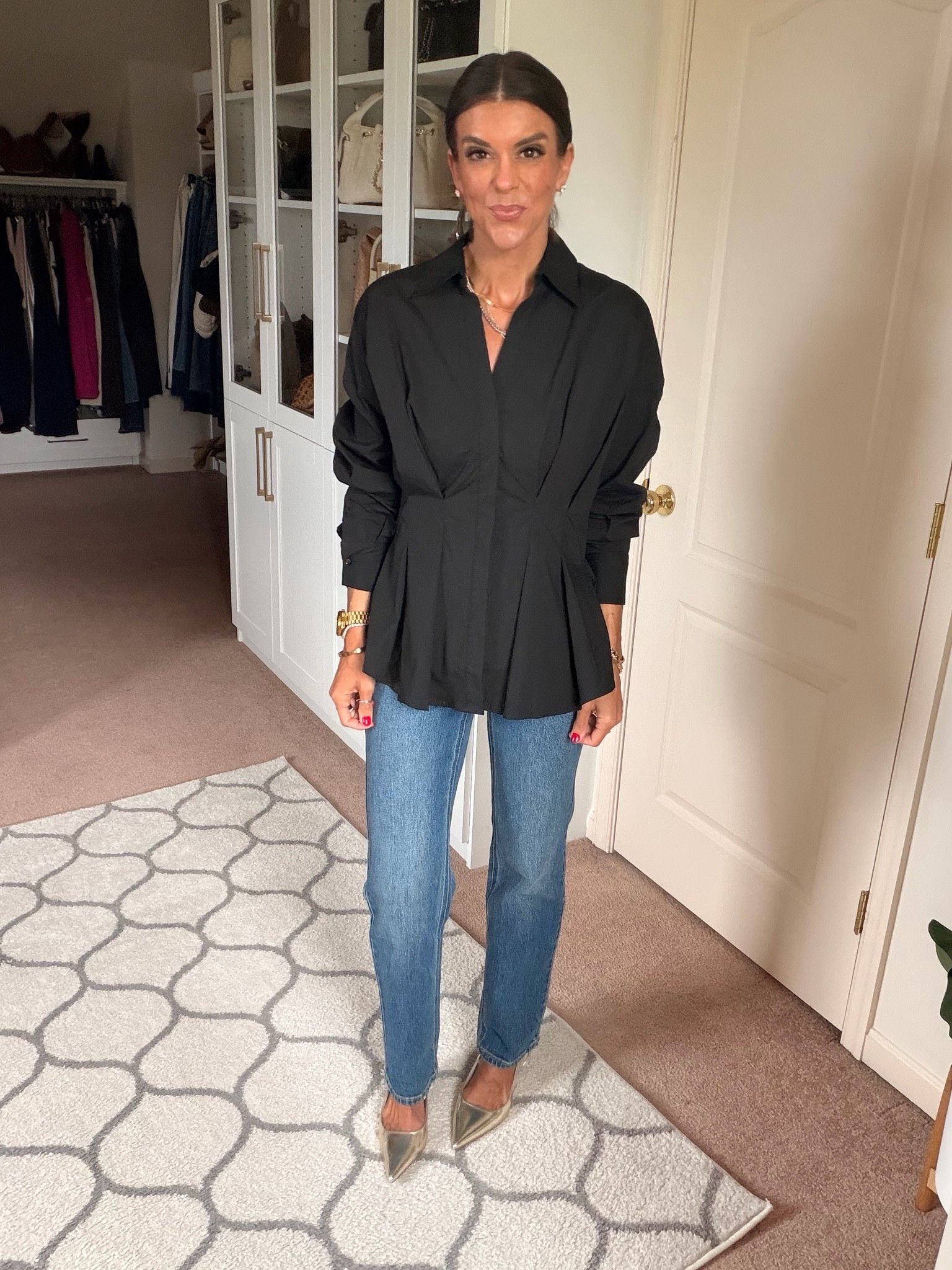 I love this new Walmart button down! Size xs
Size 0 in jeans