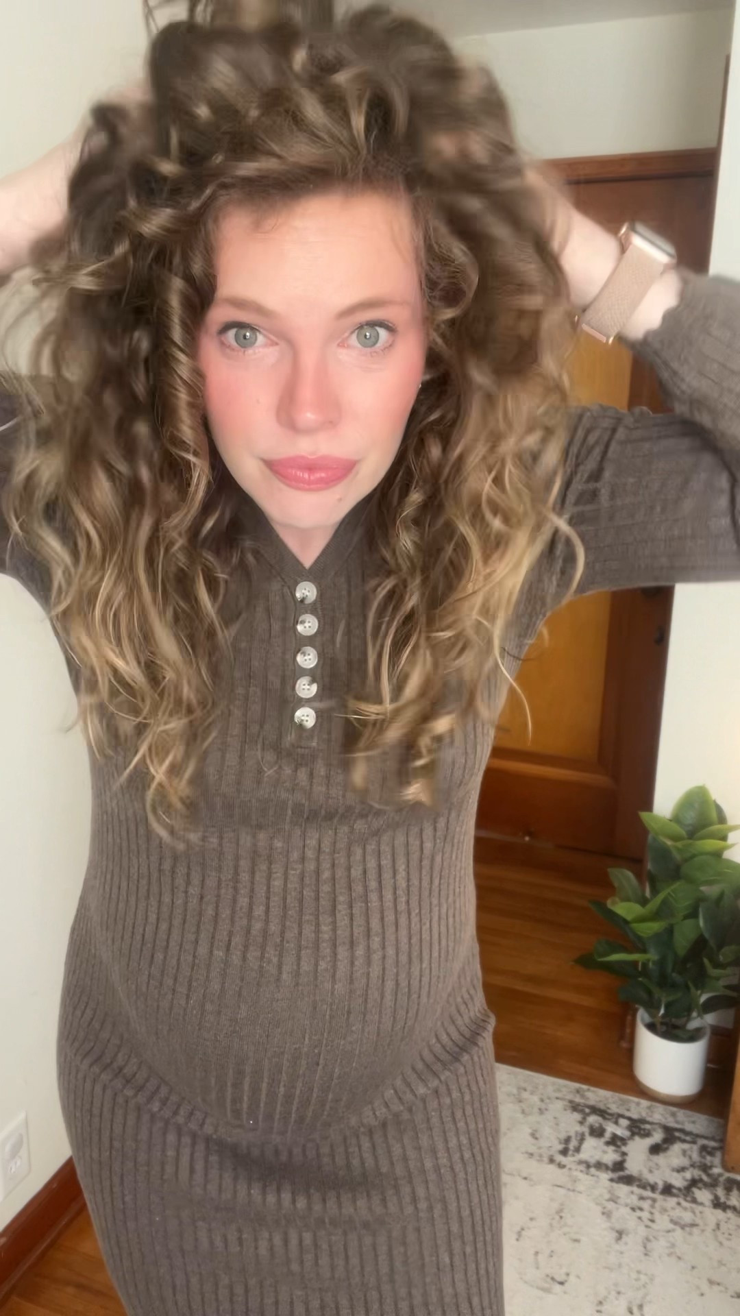 Maternity fit! Love this dress, so stretchy and I’m wearing the coffee color in a size medium!!