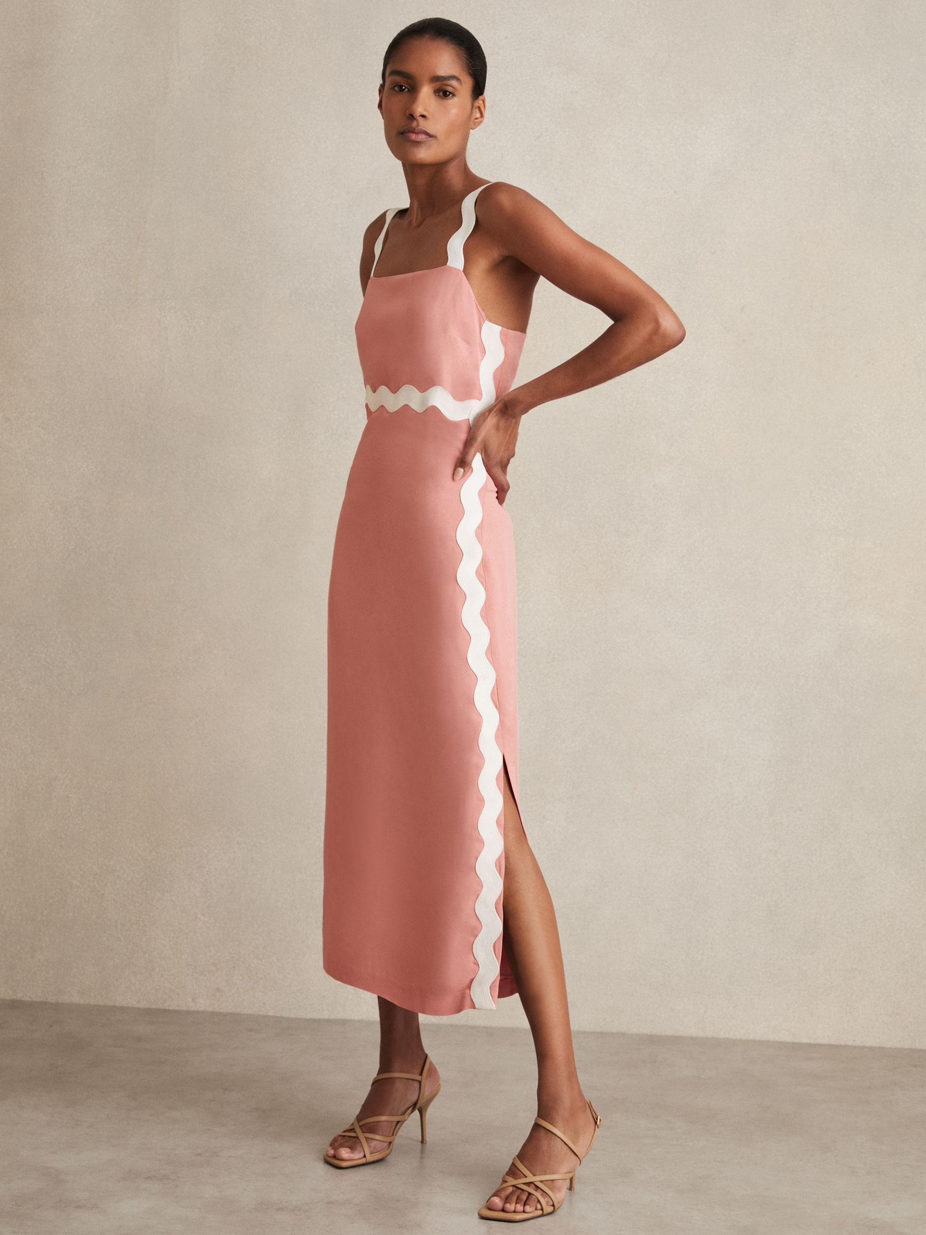Reiss Robe mi-longue en crêpe à bordure ondulée rose | REISS | Reiss DE