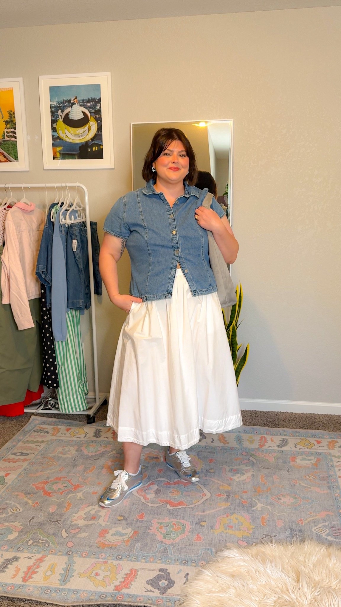Pinterest never shows this outfit on a size 16 body with an apron belly, so here I am doing it for us! 🤍
Denim short sleeve top, white skirt, and these silver sneakers from Byrdies that they sent me and I am genuinely obsessed with. Everything is linked below including sizing notes!
#size16outfit #curvyoutfit #pinterestoutfit #summerstyle #curvyfashion
