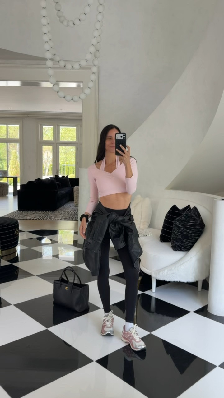 Loves a little pop of pink 🩷💗

#LTKgrwm #LTKfitnessgoals #LTKmorningroutine