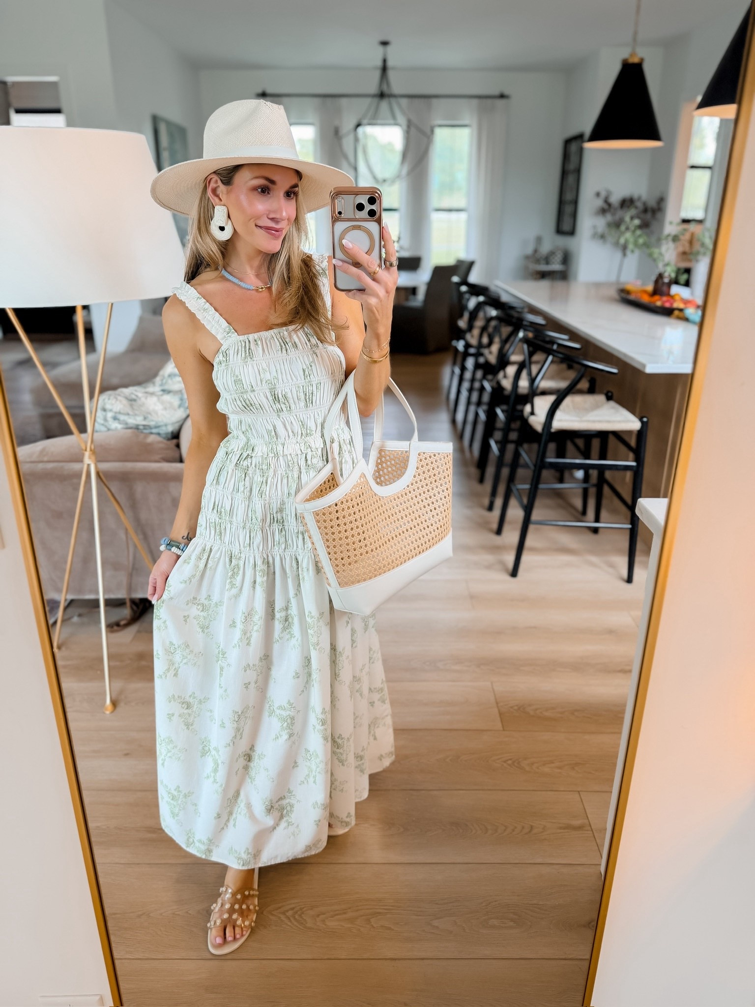 Such a pretty and timeless Spring look! 🤍 Perfect for church, teachers, farmers market, vacation, and more!