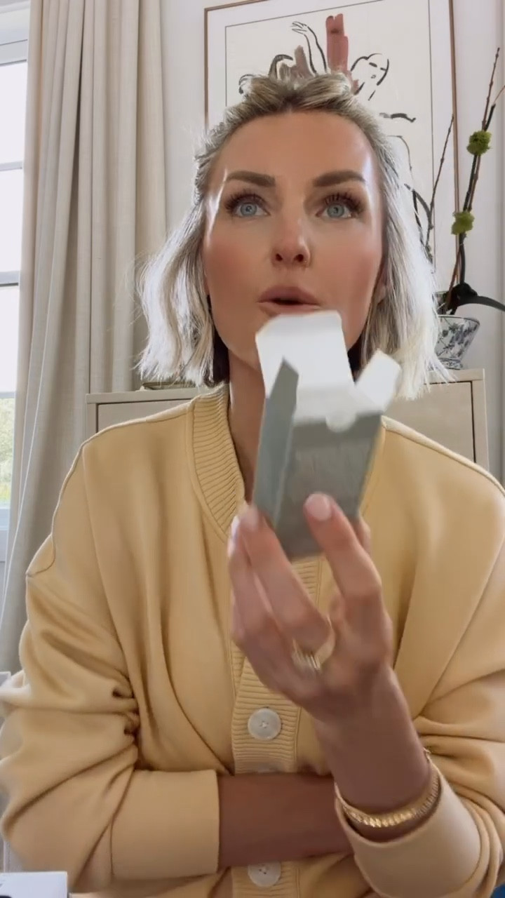 This scent from @Pura is definitely becoming a new favorite for me 😍 everything is 20% off for Mother’s Day right now, so great time to try a new scent or stock up on your favorites! #pura #ad #mothersday

Loverly Grey, Pura, Mother’s Day gift guide, Mother’s Day gift ideas 

#LTKMothersDay