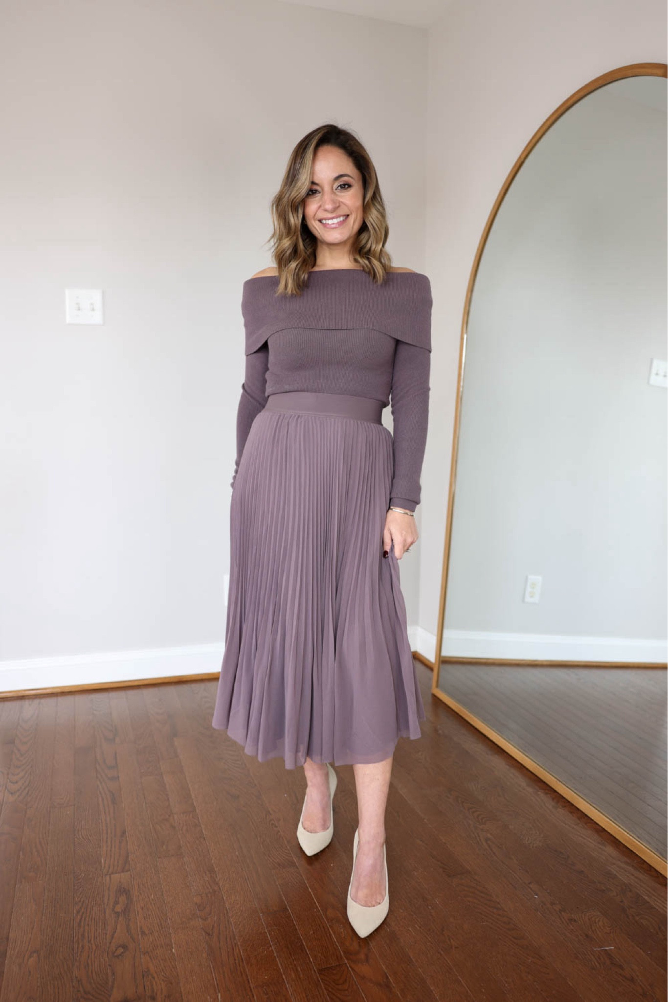 @aritzia holiday party dresses (and skirts) #aritziapartner 

Twirl skirt: xs in smoked eggplant 
Sweater: xs in smoked eggplant 


My measurements for reference: 4’10” 105lbs bust, waist, hips 32”, 24”, 35” size 5 shoe. 25” inseam measurement to my ankle bone. 

#LTKHoliday #LTKSeasonal