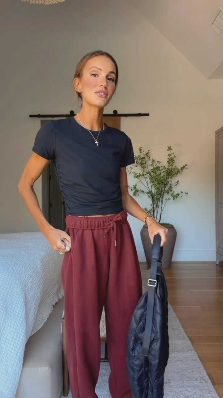 y’all know my obsession with these joggers 😍 trust me, you’ll never want to take them off! perfect for lounging sound the house or running errands 🫶🏼