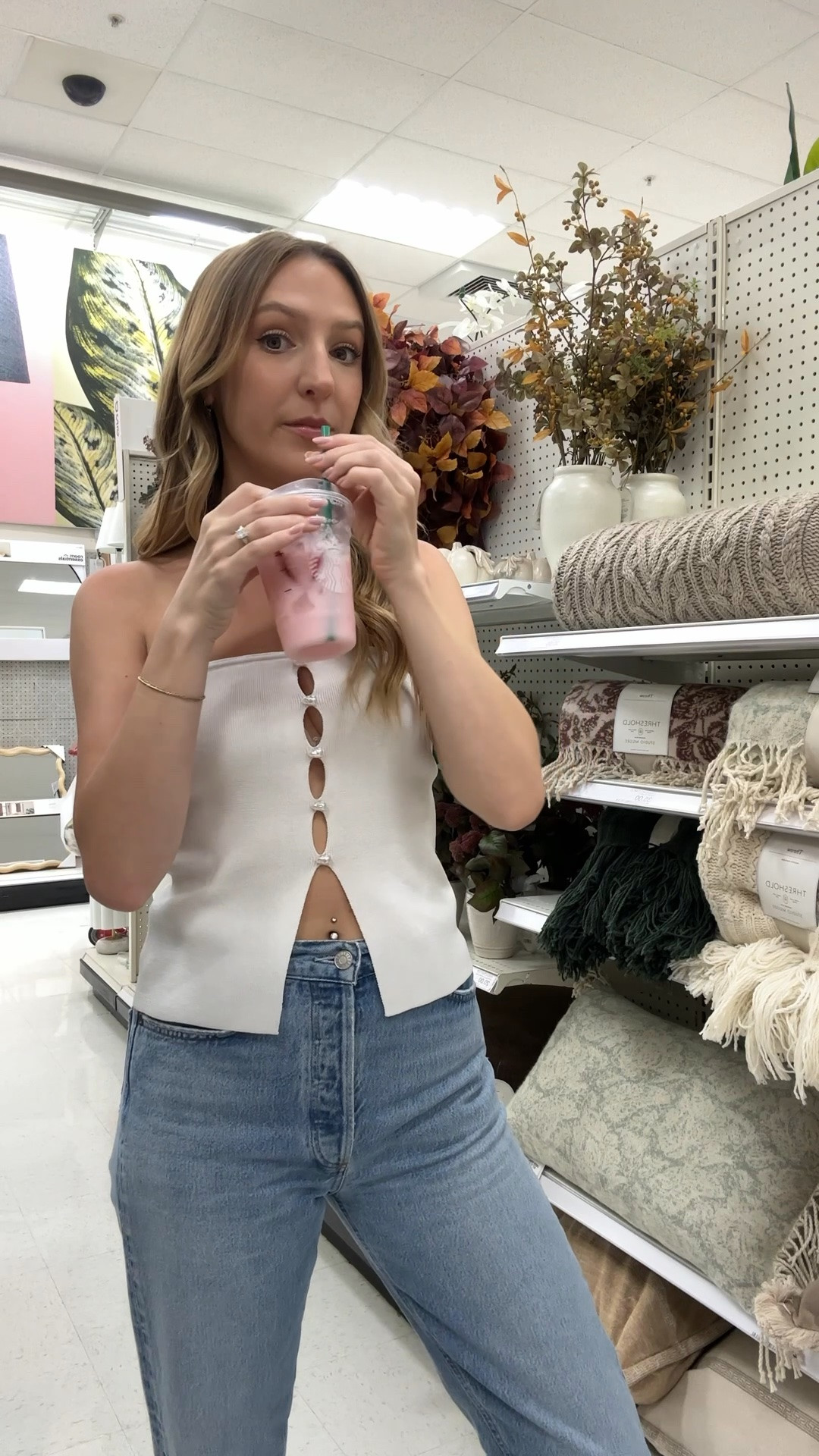 #ad Target run refresh and a refresher🙌🏻🍓Sometimes you just need a trip to Target and a Pink Drink from @starbucks

#targetpartner #target #StarbucksCreator @Target