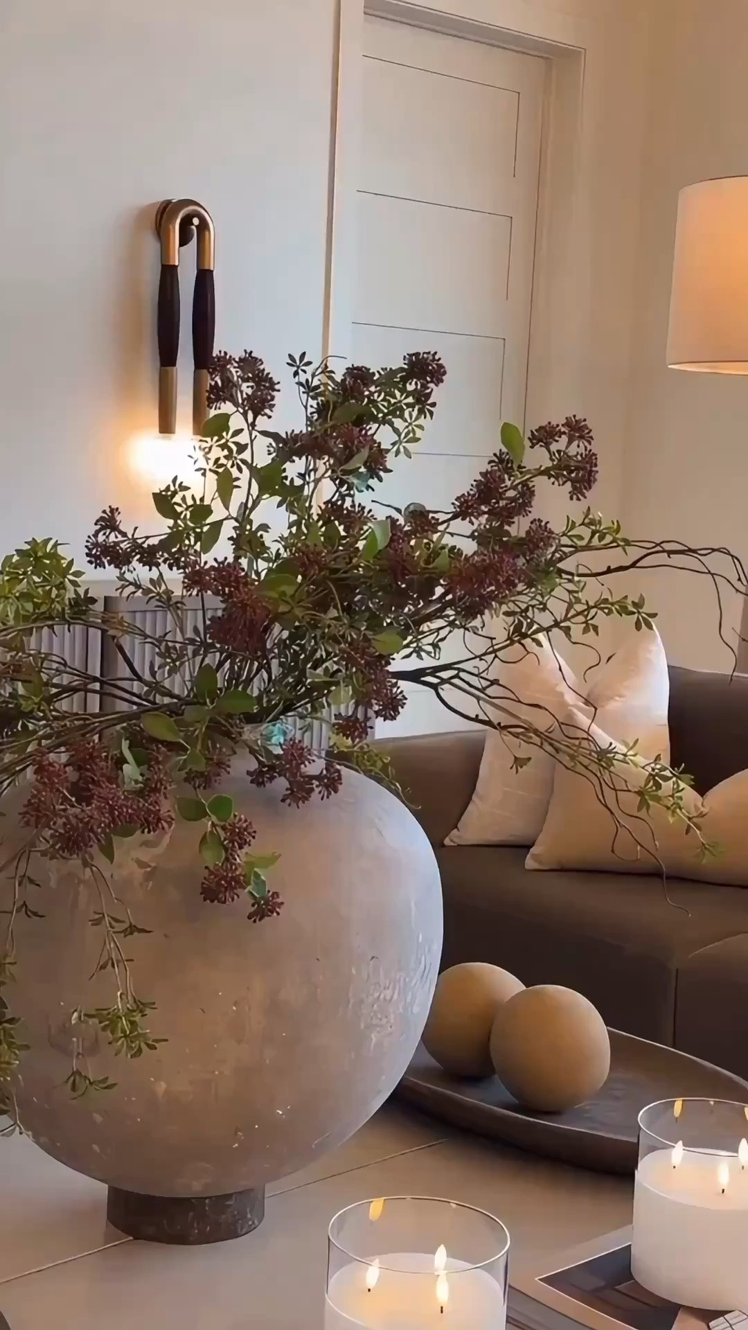 These florals are perfect for a pop of color and if you want to add a little moodiness to your home 😍 they look so realistic and are easy to style! 

Faux florals 
Floral arrangement 
Amazon decor finds 
Affordable Amazon decor 

Summerthompsonstyles

#LTKSaleAlert #LTKHome #LTKmomlife