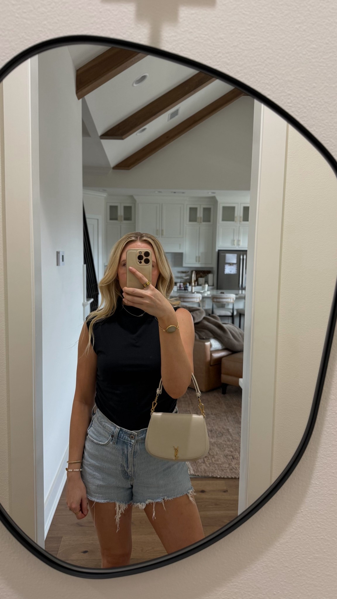 Obsessed with this bag I’m borrowing from Vivrelle right now 🤍 It’s the perfect everyday bag and I’ve been reaching for it constantly! 

#LTKootd