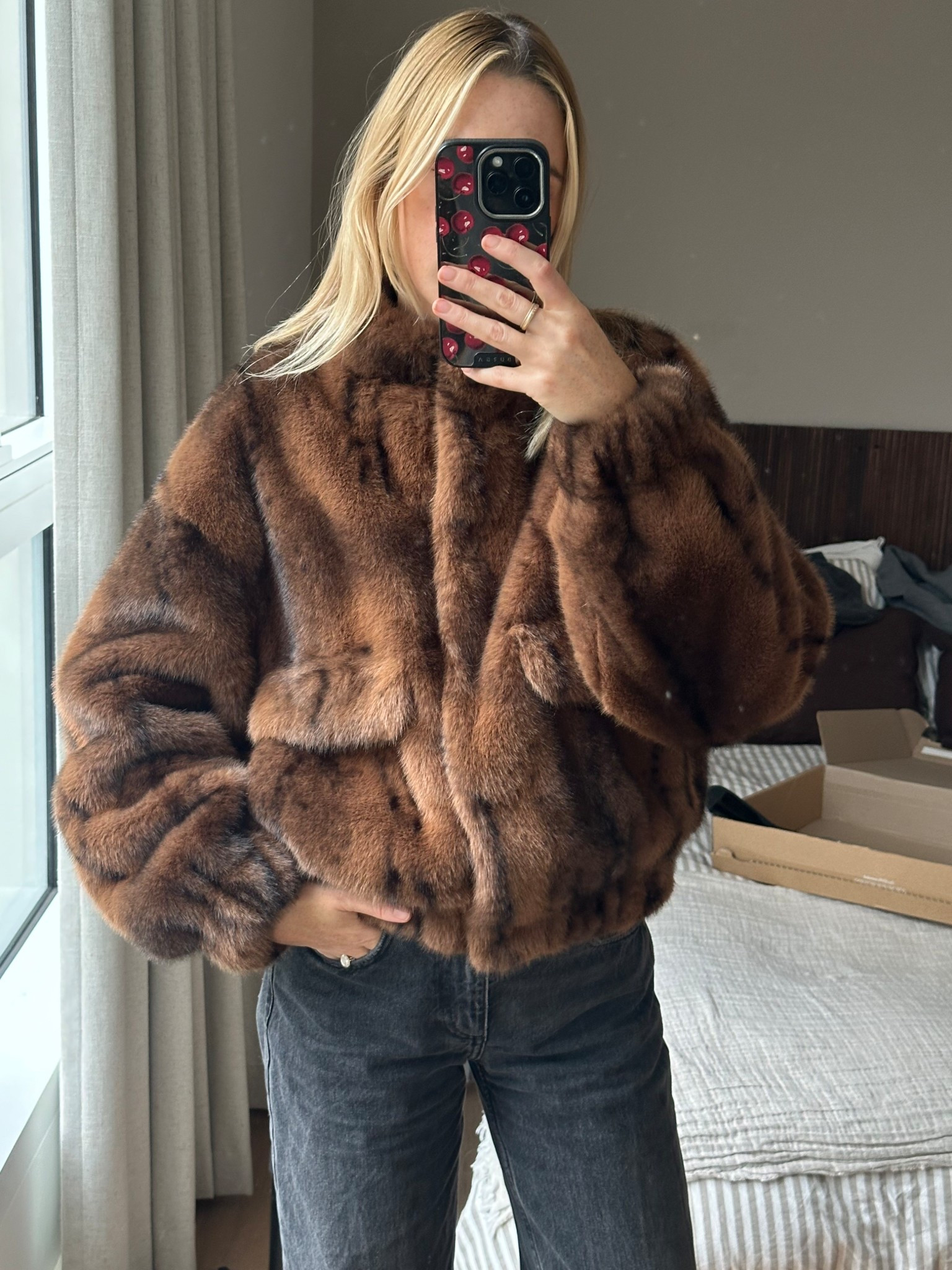 Love at first sight wearing size S
Sold out in Mango but found it and similar items else where 


Mango, faux fur jacket, brown faux fur 


#LTKautumn #LTKdatenight #LTKwinter