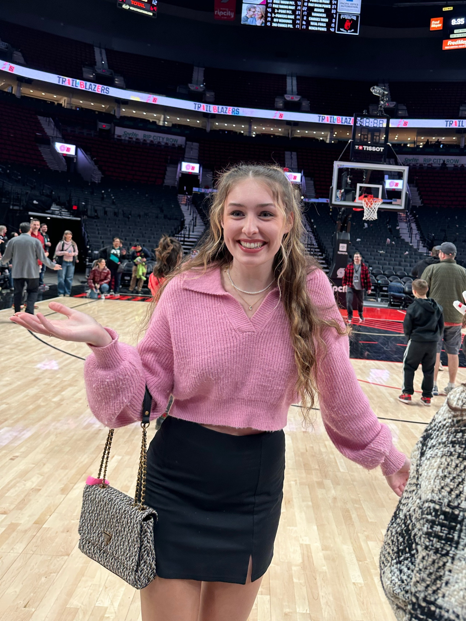 American Eagle skort. Comfortable, practical, and cute. #americaneagle #blackskort #basketballgame 

#LTKcanada #LTKpartywear