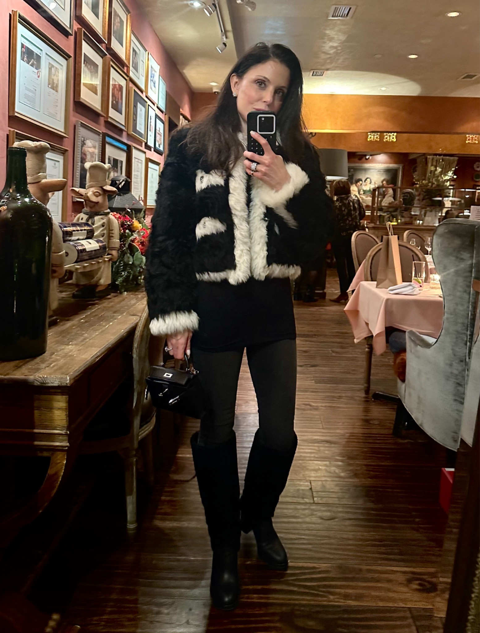 Quick mirror pic! 🖤

#LTKtravel #LTKstyletip