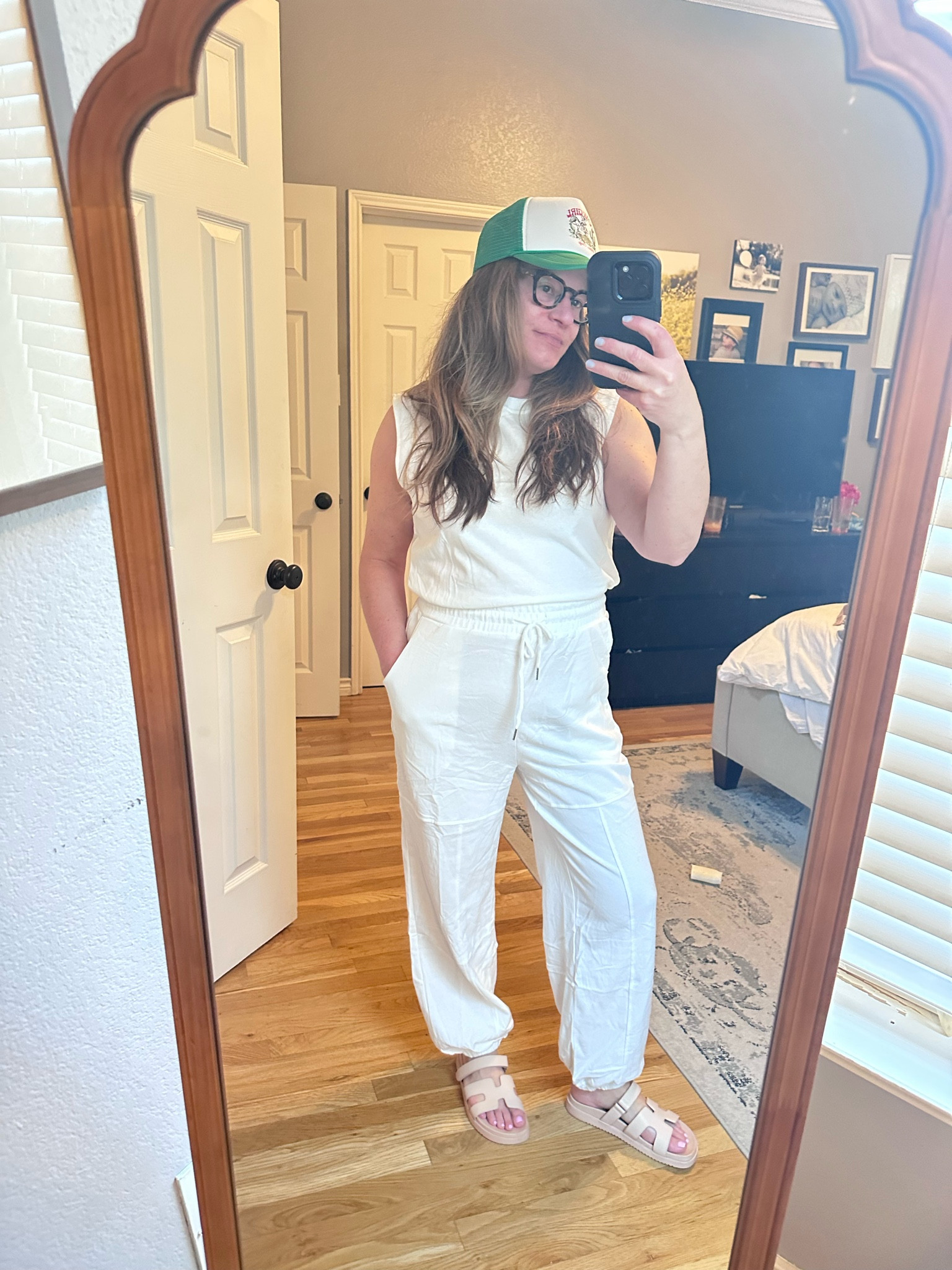 Pants romper, white jumpsuit, jumpsuit, cute but comfortable, spring looks, moms over forty outfits 