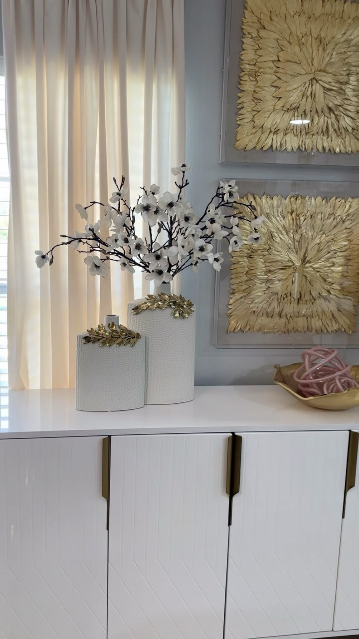 Good morning happy Monday I share my new vases  decorations.  #homedecor 
#interiordesign 

#decorideas 
#vases 
#decoracion

#LTKHome