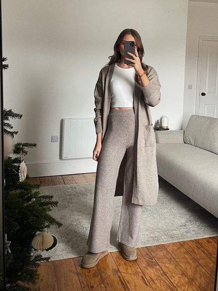 Comfy and cosy outfits
XS in the Uniqlo bra top
New look mink coloured cardigan and matching knitted trousers
Medium in the cardigan 
Small in the trousers
I’m 5ft 6
Ugg ultra mini in antelope 


#LTKGift 

#LTKHoliday #LTKeurope #LTKSeasonal