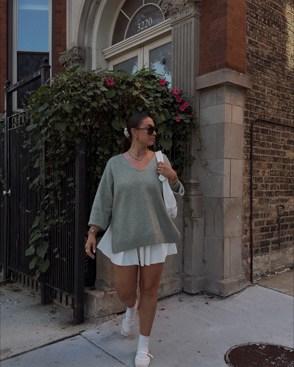 a little solo coffee date ootd 🤍☕️ 

#LTKFallSale #LTKMidsize #LTKFindsUnder50