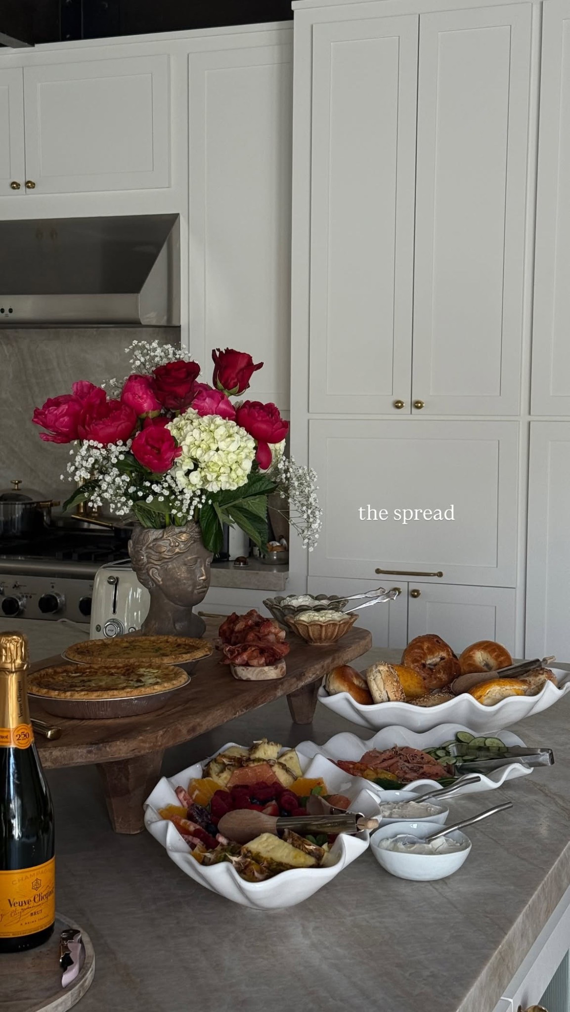 Mother’s Day brunch - hosting favorites! 

hosting l bowls l plates 