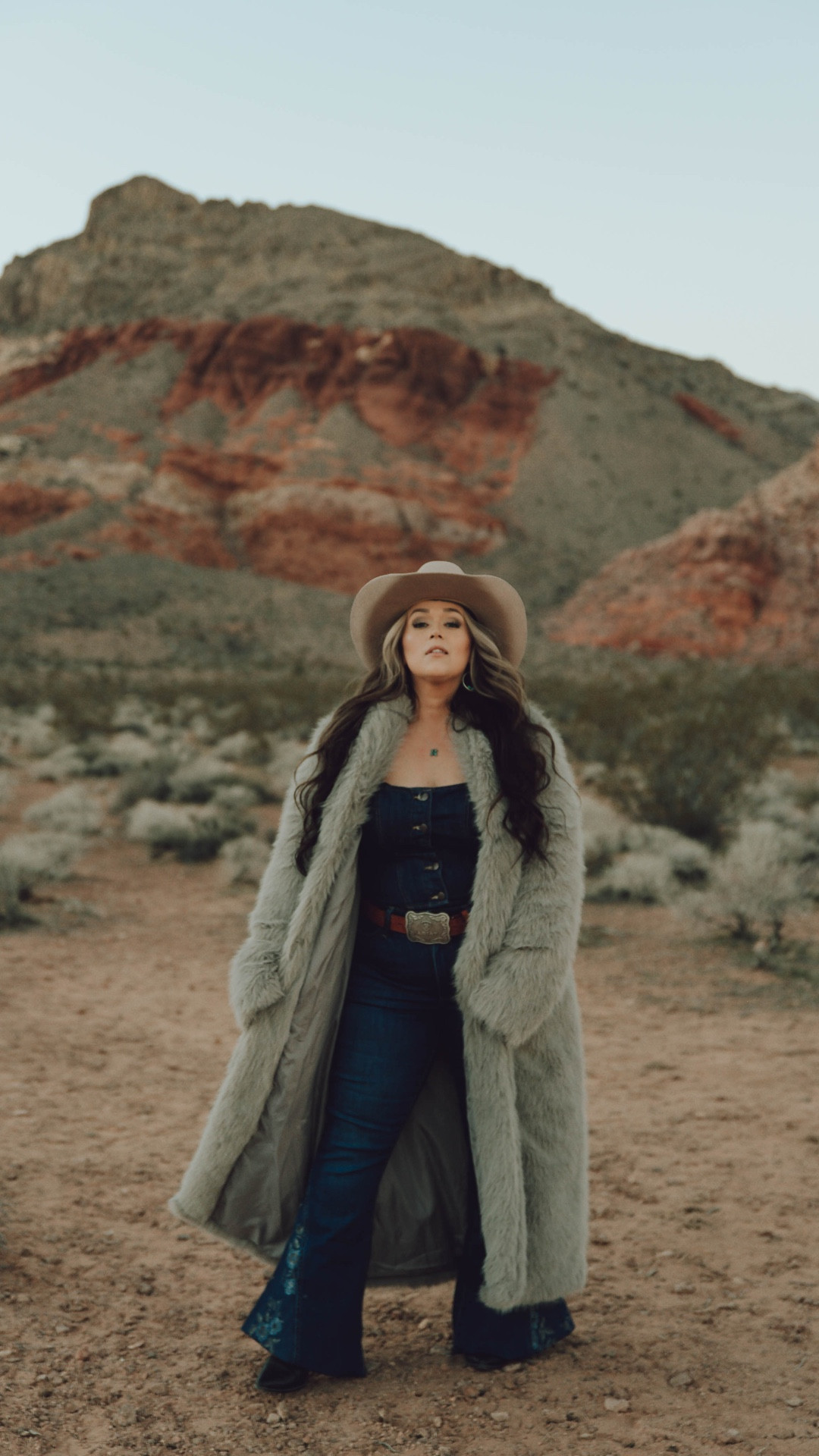 This is what I mean by a day fit with personality 🤌🏻 —

🛍️
Earrings @judeandjojoboutique 
Rings  @buffalowildco 
Purse @rusticsoulwyo 
Belt @ariatinternational 
Outfit @wrangler 
Hat @americanhatmakers