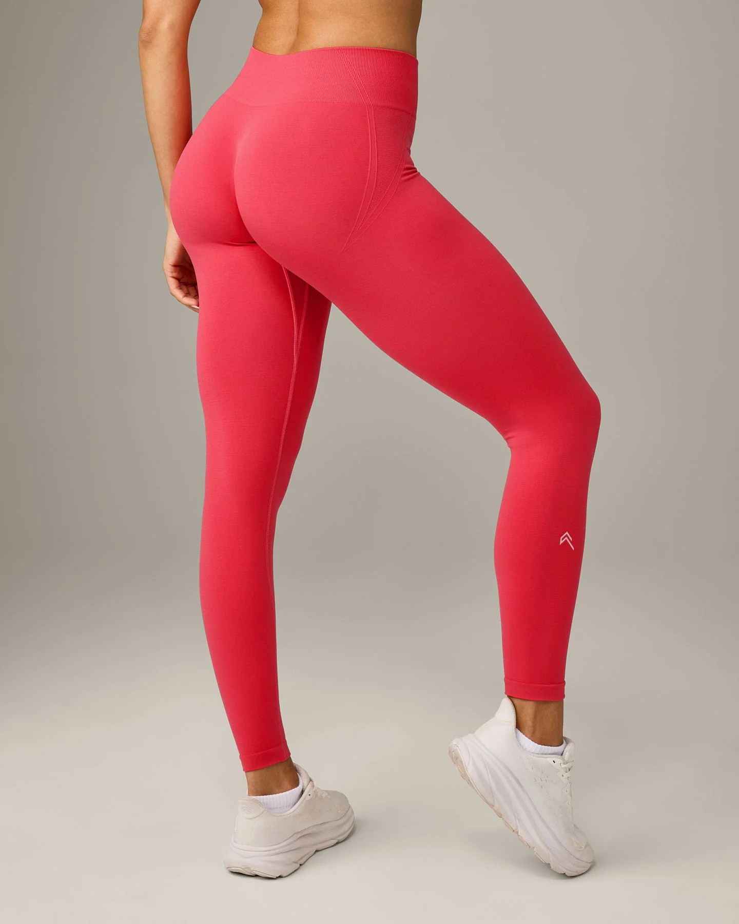 EffortlessLift™ Seamless Mid Rise Leggings with Gray Logo
Charged Pink | Oner Active (UK / US)