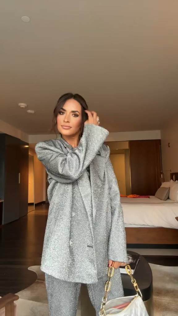 Sparkly suit from LTK CON!

Metallic outfit - metallic set 

#LTKHoliday #LTKstyletip #LTKCon