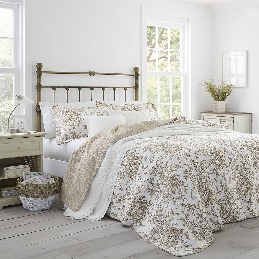 Laura Ashley - King Quilt Set, Reversible Cotton Bedding with Matching Shams, Home Decor for All ... | Amazon (US)