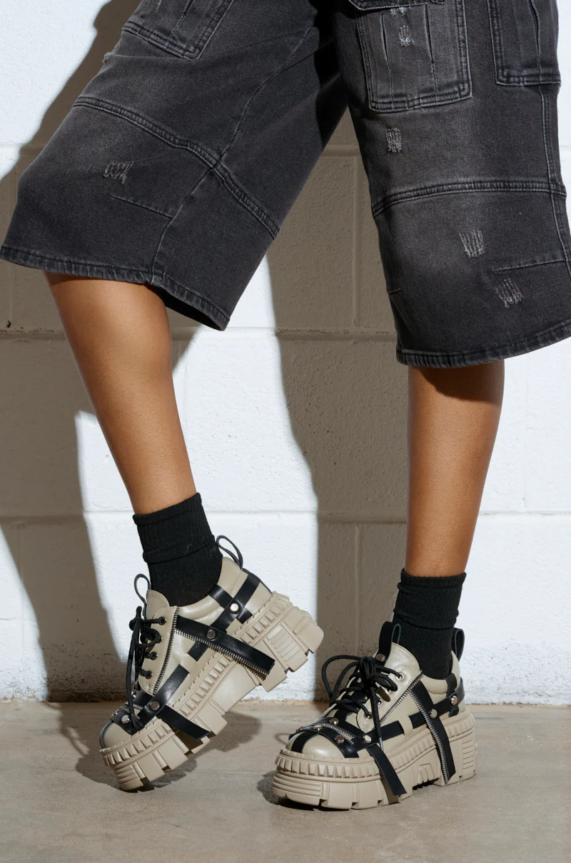 AZALEA WANG BEAGLE KHAKI FLAT SNEAKER | AKIRA