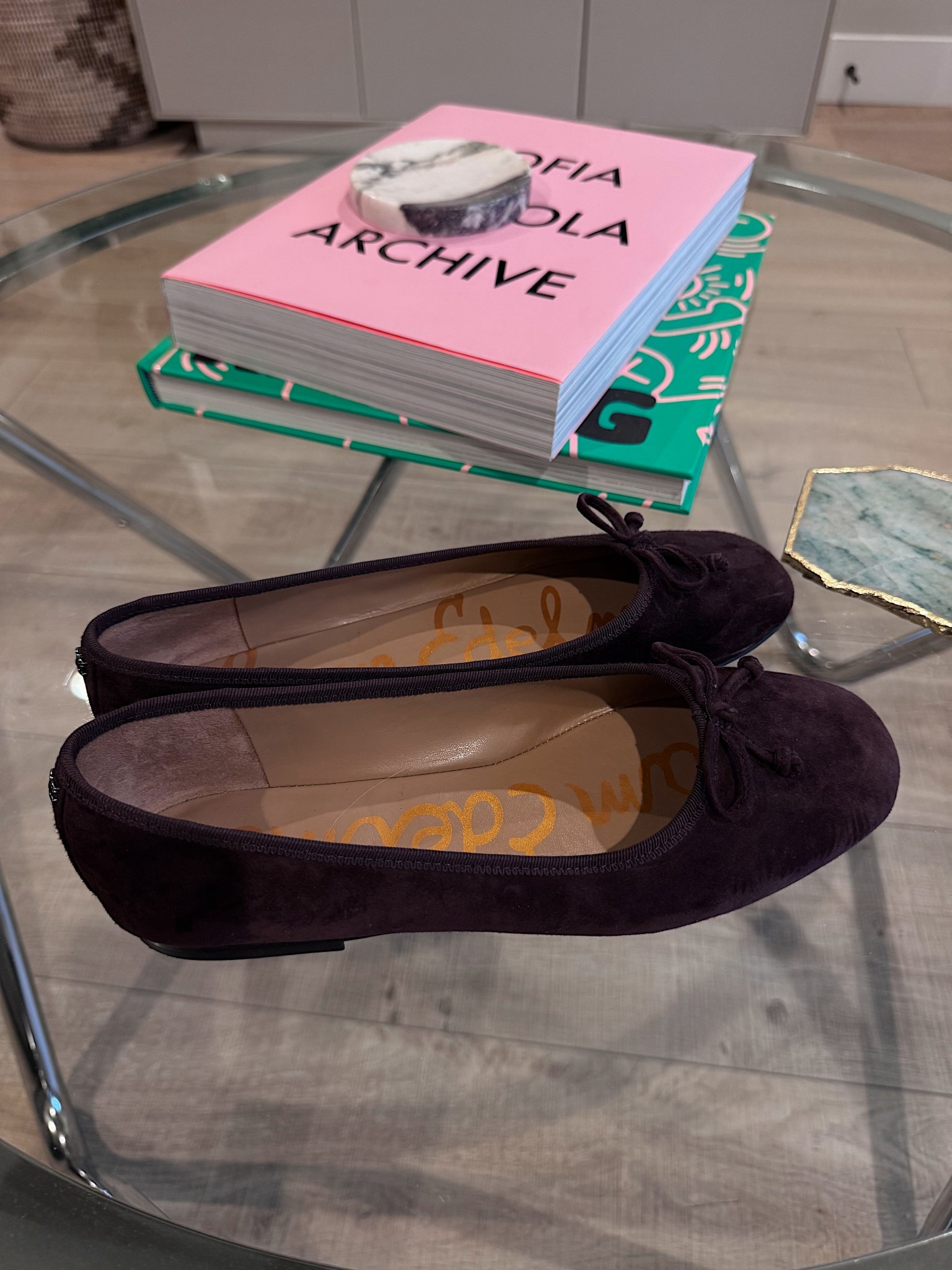 The perfect little espresso flats for fall and winter outfits! Runs tts wearing my true size 8! 

chocolate brown flats, espresso flats, Sam Edelman 

#LTKShoeCrush #LTKWorkwear #LTKStyleTip