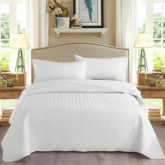 Exclusivo Mezcla 3-Piece Queen Size Quilt Set with Pillow Shams, Basket Quilted Bedspread/Coverle... | Amazon (US)