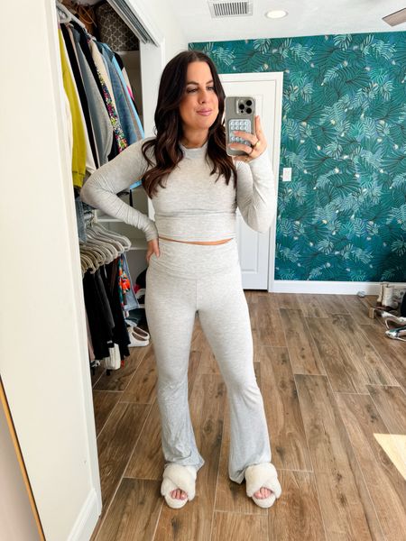 Loving this look from Amazon! It’s perfect for lounging around!

Trending | winter fashion | spring fashion | skims | Amazon must have Mondays 


#LTKfitness #LTKfindsunder50 #LTKSeasonal