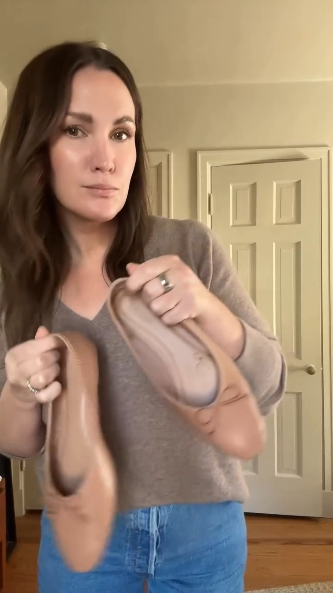 I once had someone tell me they struggled with “Saturday clothes” and I knew exactly what she meant. We focus a lot of our work wardrobes, special events, or even athleisure but then don’t have regular day casual outfits that we love to wear out on the weekends. Anyway, this is what I wore today for a day out with the fam! #minimaliststyle #everydayslow #workingmom #simpleoutfit