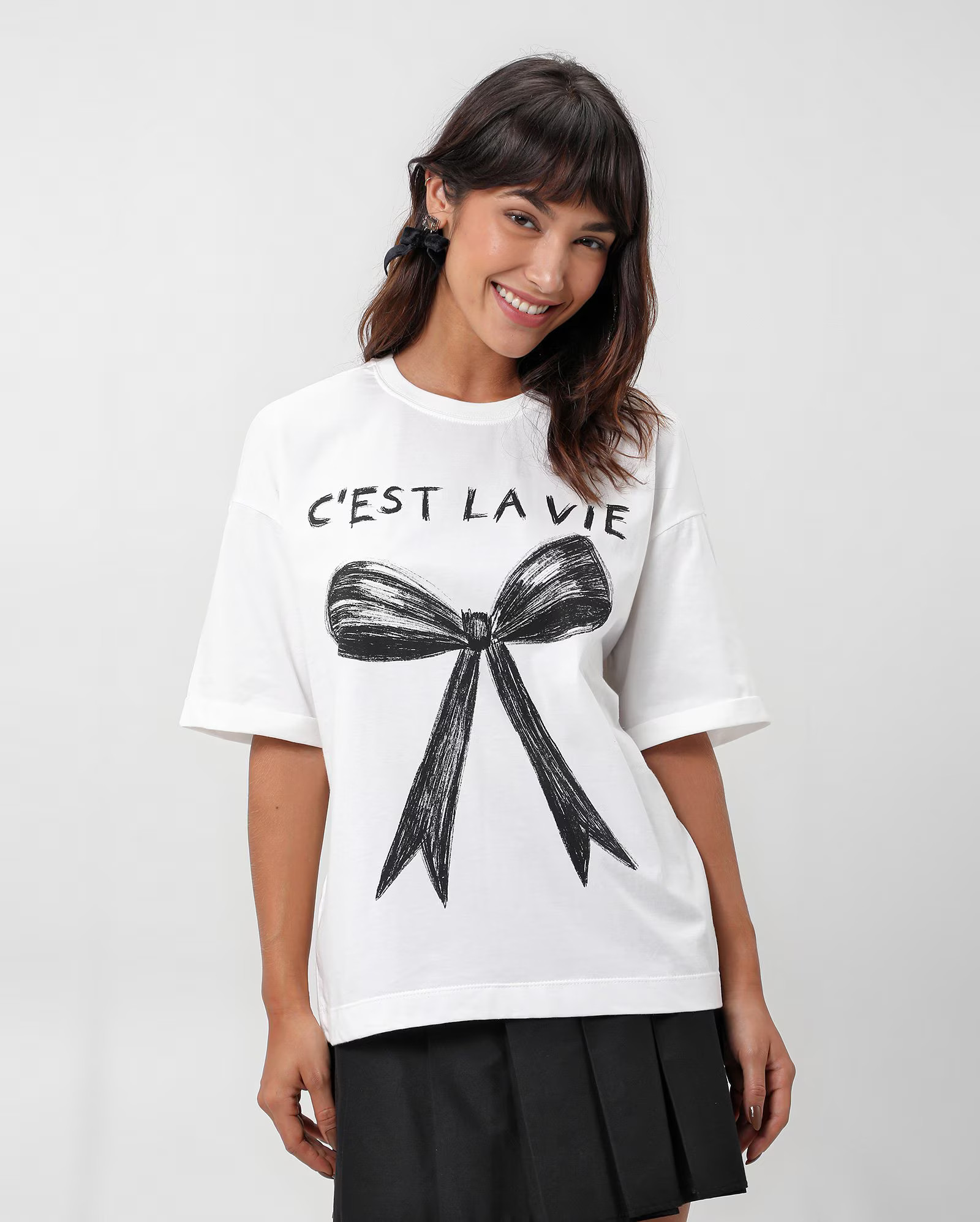 Camiseta feminina c'est la vie laço branca | Pool | Riachuelo (BR)